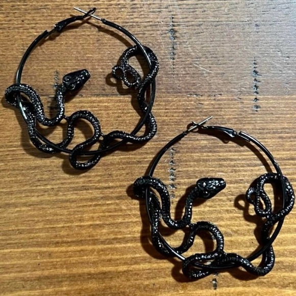 “Auryn” Black Snake Ouroboros Neverending Story Medusa Endless Knot Witchy Hoops - Picture 13 of 16